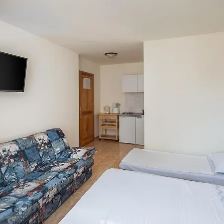Sun & Restaurant Apartment